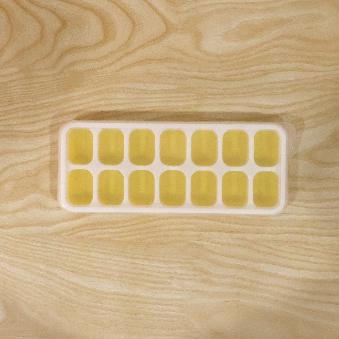 Ice tray for daily kitchen use and beverage cooling