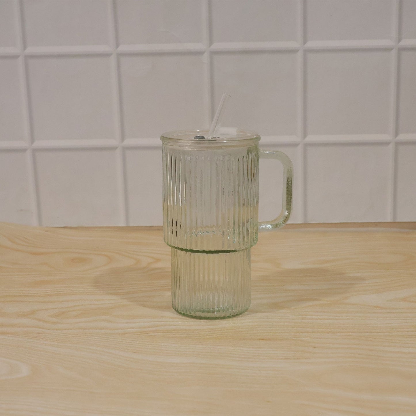Pack of glass tumbler with straw in box