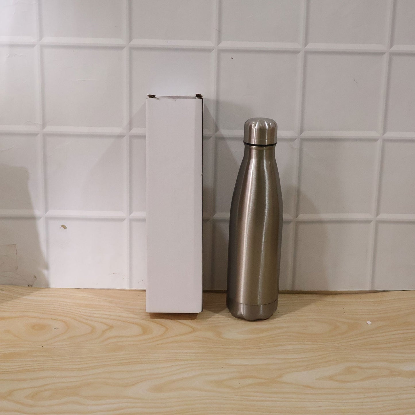 Stainless steel water bottle for daily hydration in silver