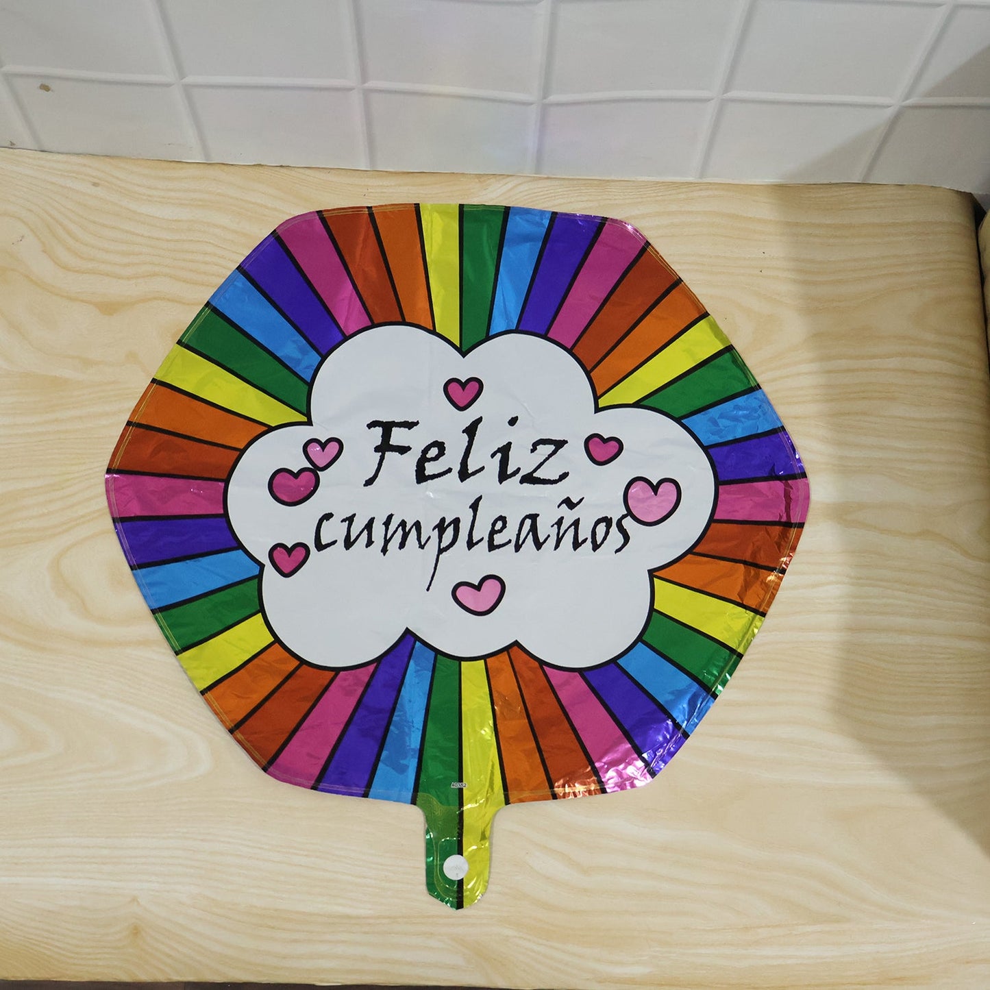 Party decor with shiny Feliz Cumpleanos foil balloon