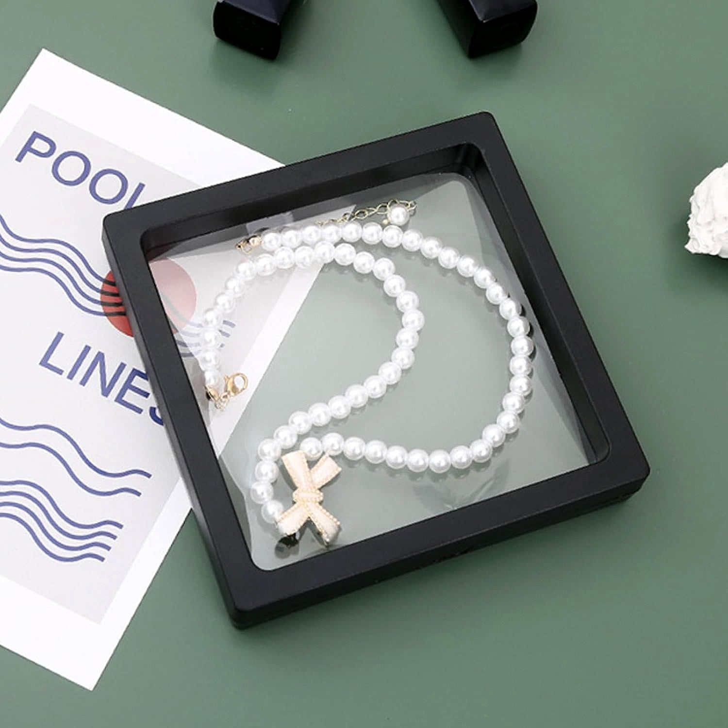 Clear floating jewellery display case with magnetic lock