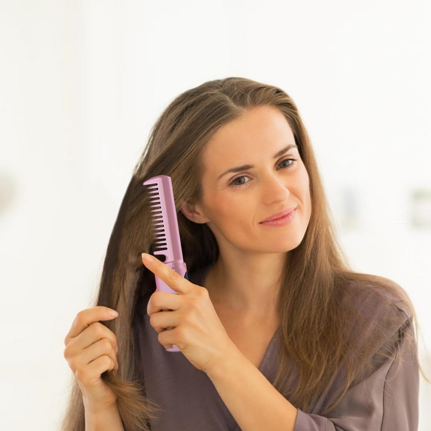 Using the mini hair straightener for styling
