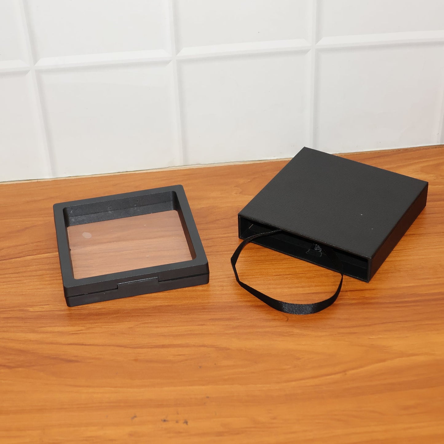 Jewellery display box with detachable base for versatile use