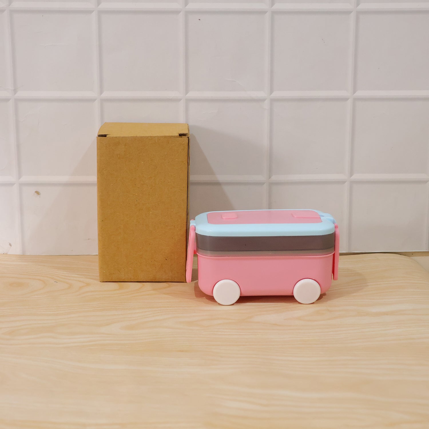 Size and style guide for kids car-shaped lunch box