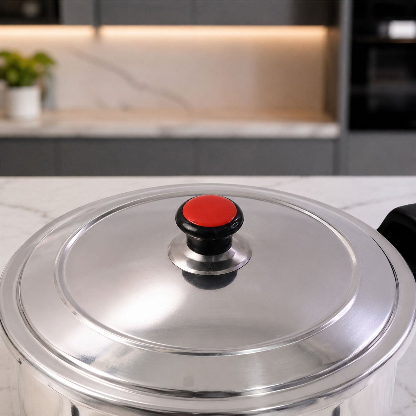 Fitting use of lid knob on pressure cooker or cookware