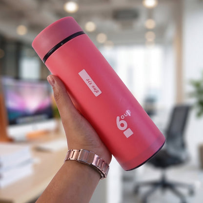Close-up of leak-proof screw cap on glass water bottle