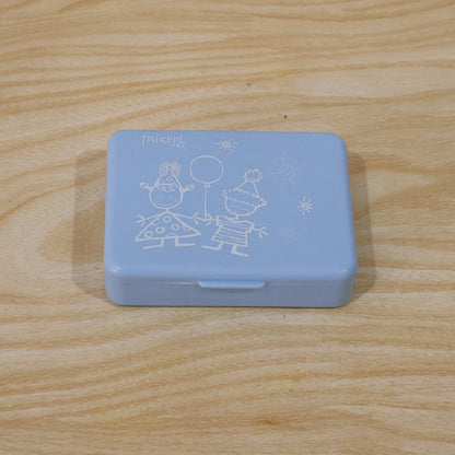 Size guide for portable 6-compartment pill box