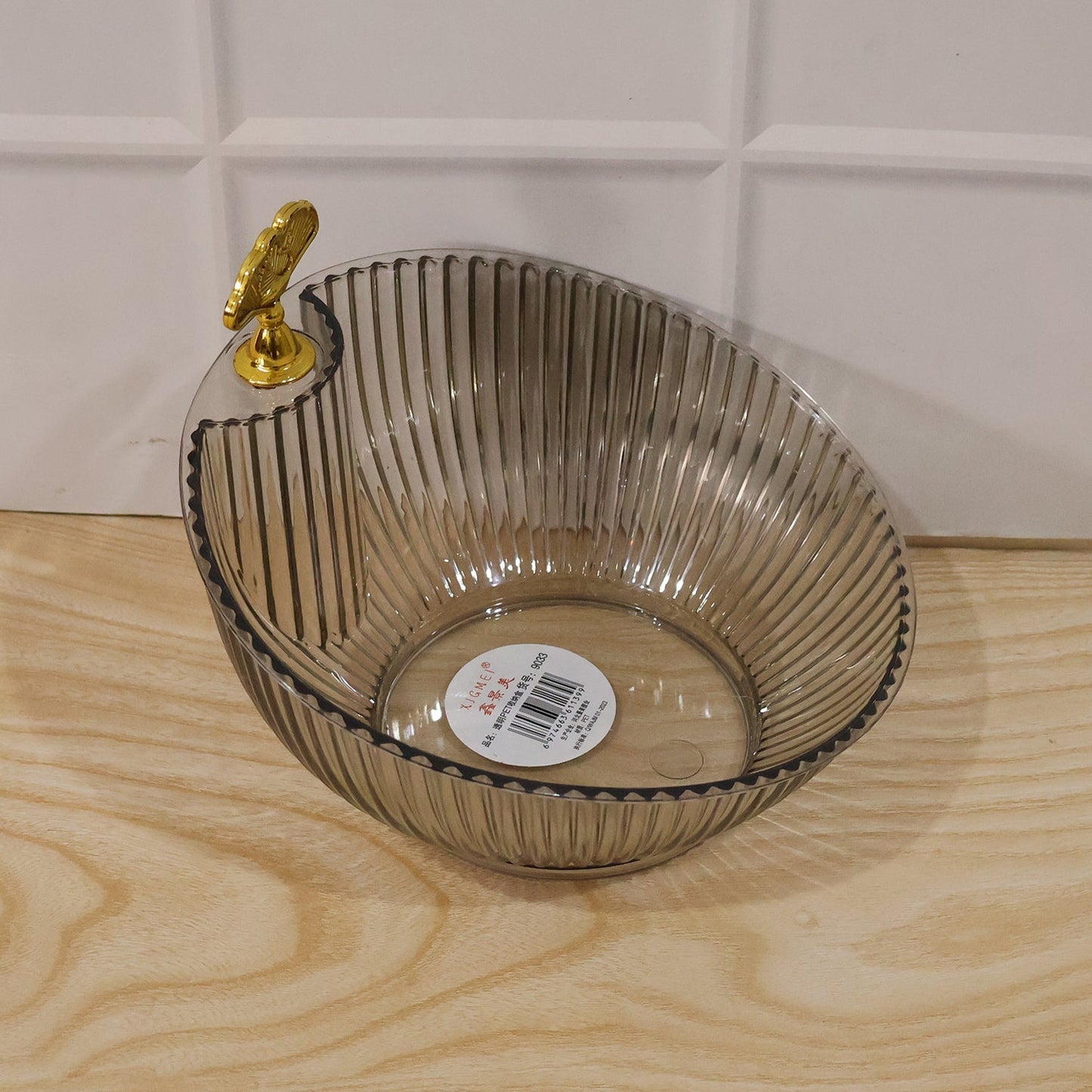 Packaging of decorative plastic fruit bowl with gold accent