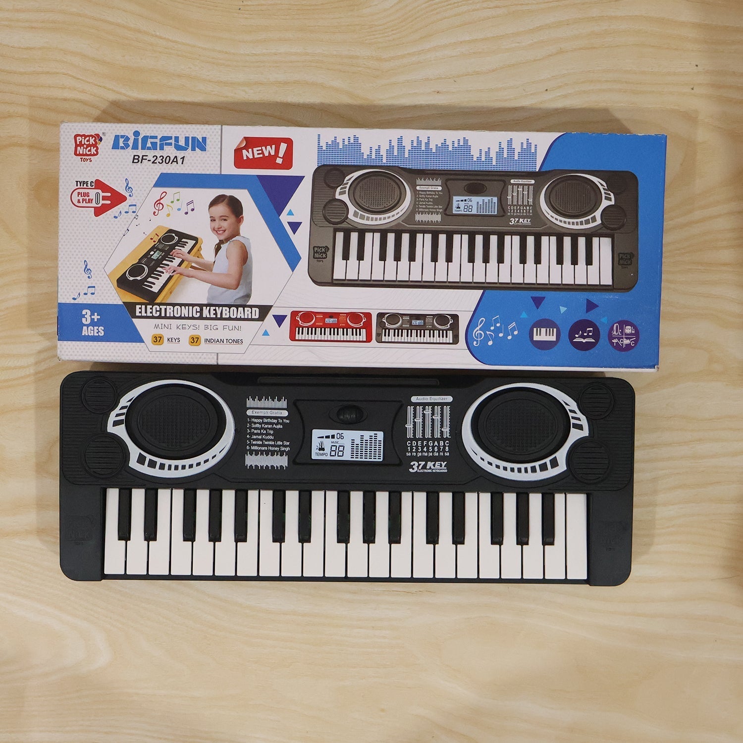Gift box containing the musical keyboard toy, ideal for presents