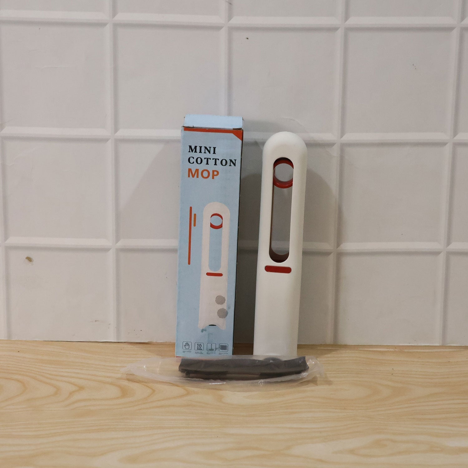 Handheld mop suitable for daily home cleaning and quick spills