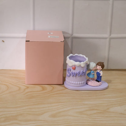 Packaging box of the adorable couple pen holder