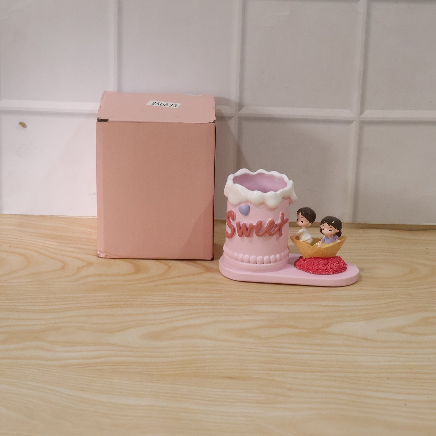 Packaging box of the romantic pen holder