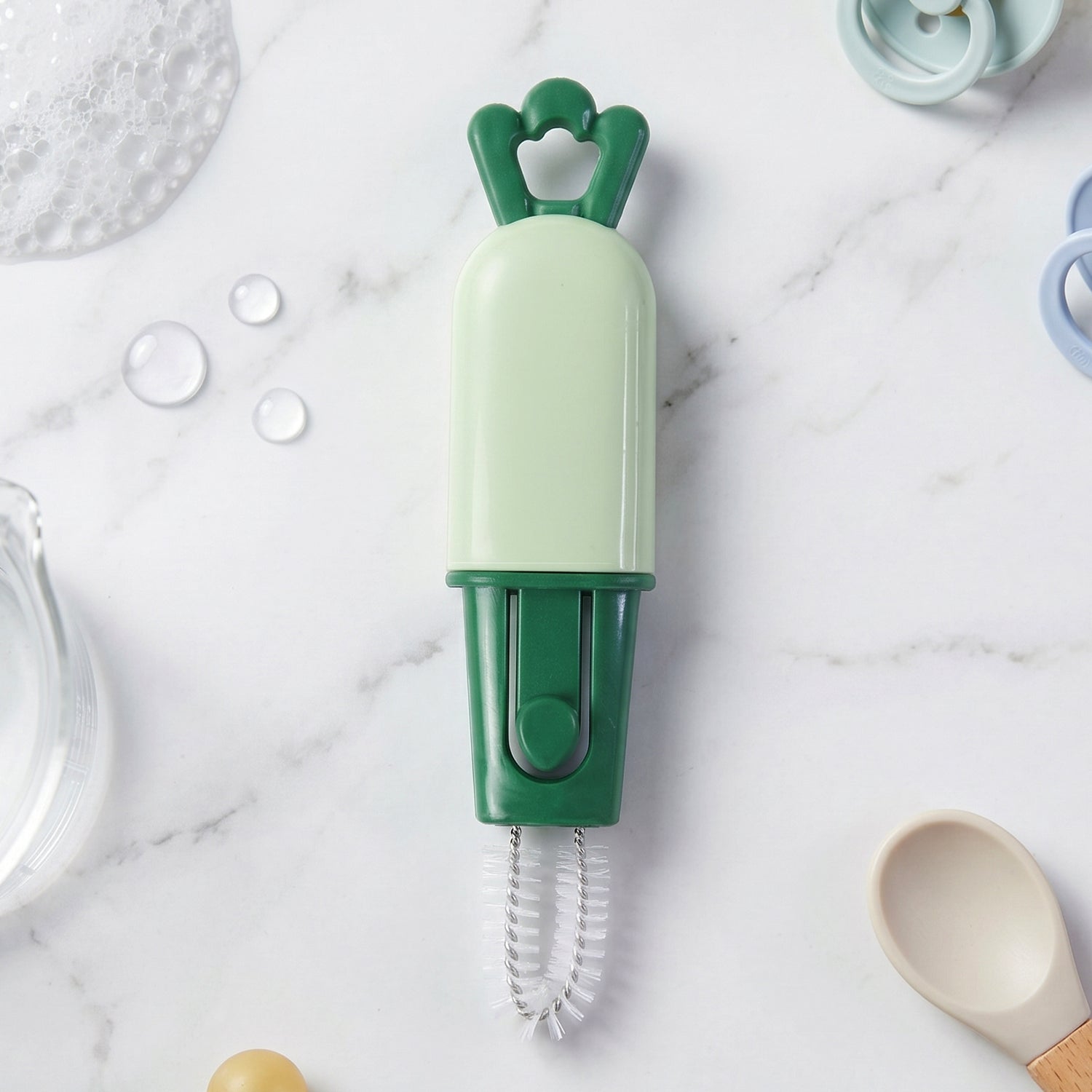 Carrot-shaped detachable detail of cleaning brush