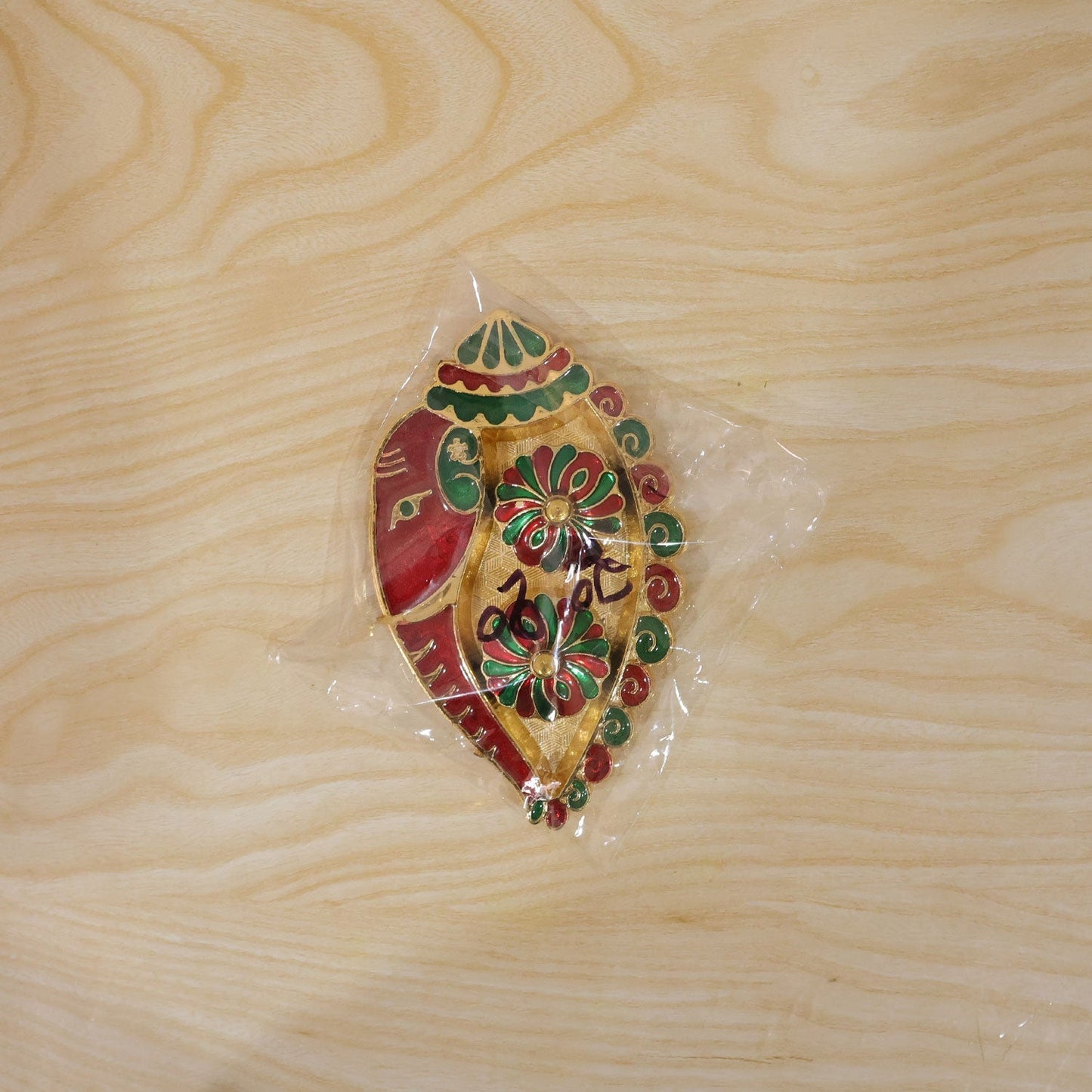 Packaged leaf-shaped kumkum holder for gifting