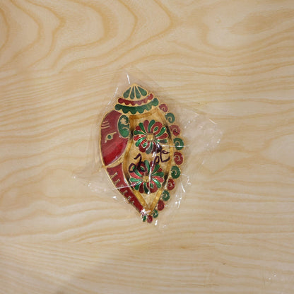 Packaged leaf-shaped kumkum holder for gifting