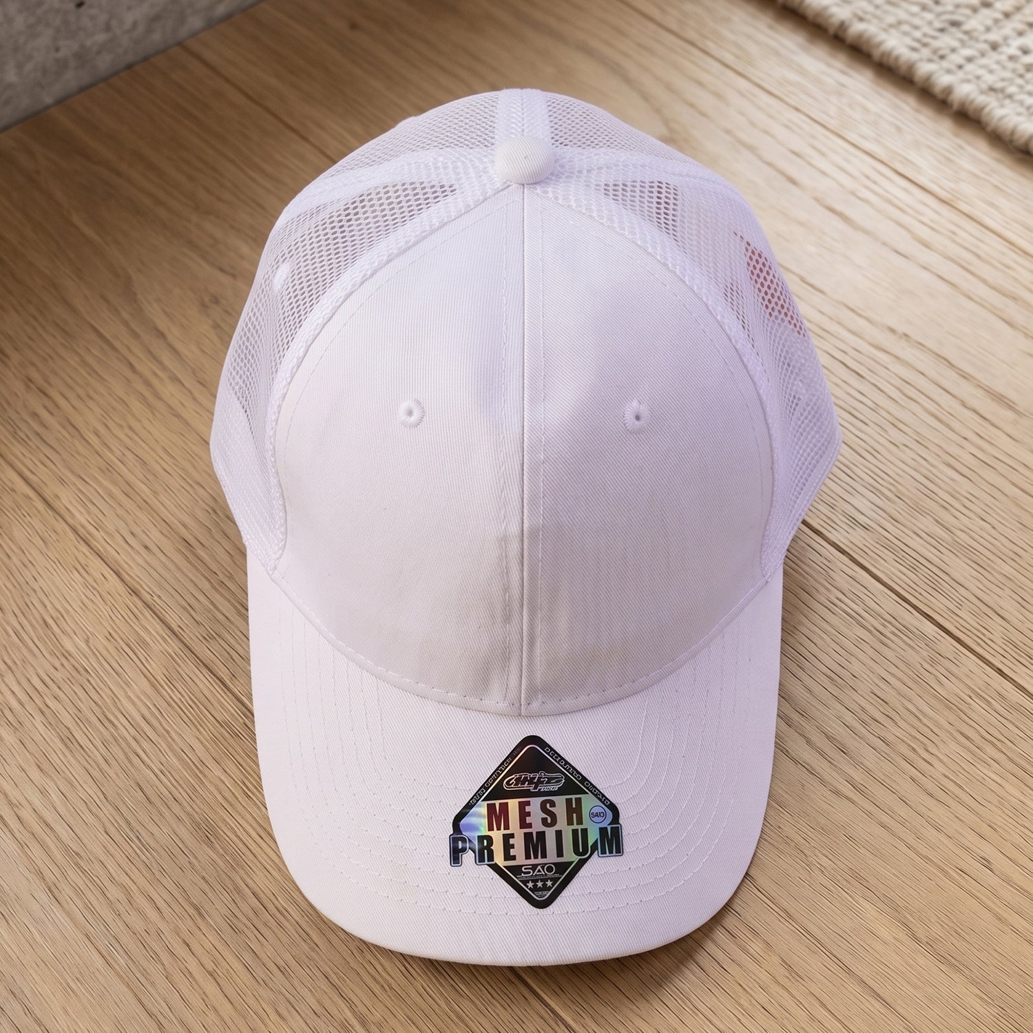 Mesh cap suitable for outdoor daily activities