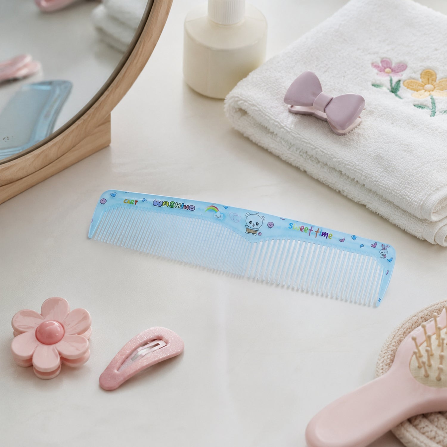 Styling comb with smooth glide for easy detangling