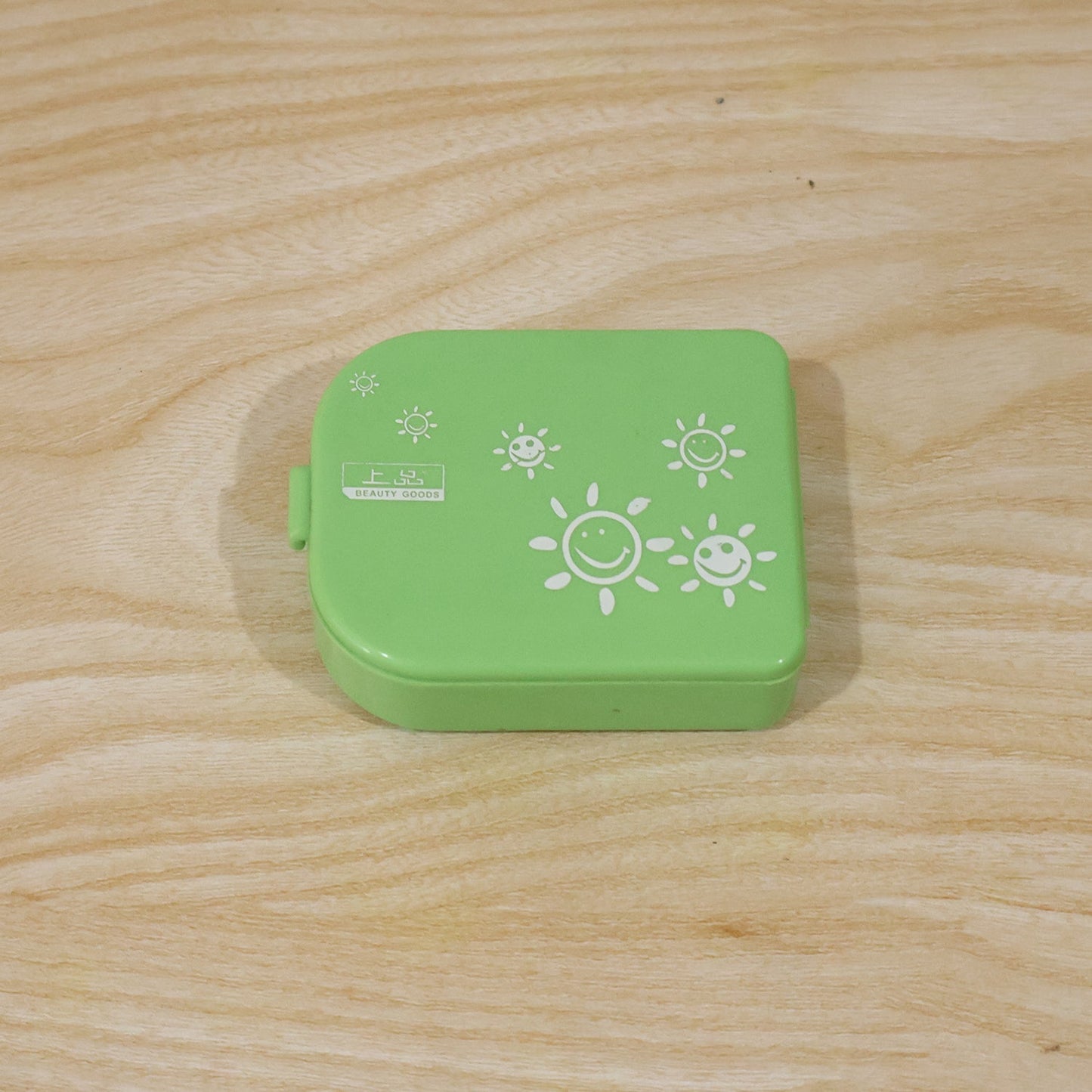 Size reference of the pill organizer box.