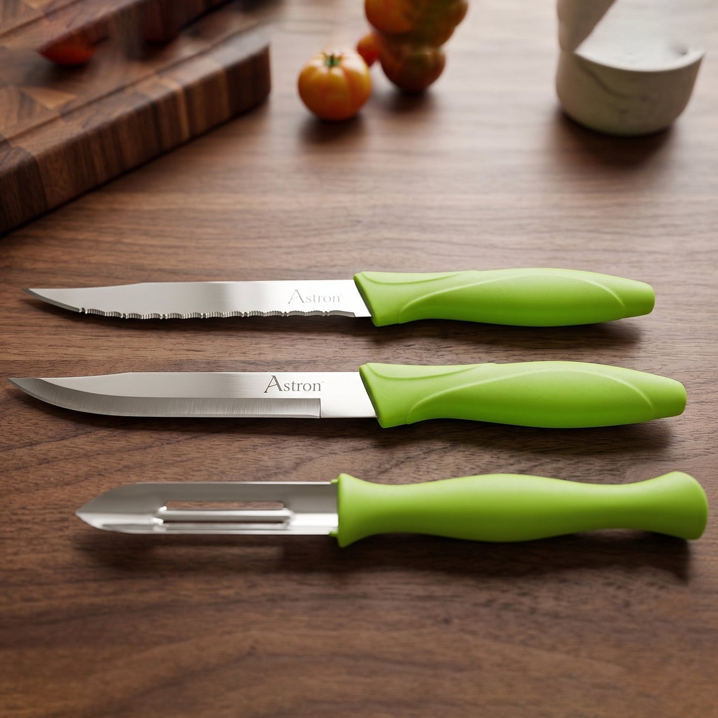 Smooth-edged stainless steel utility knife for kitchen use