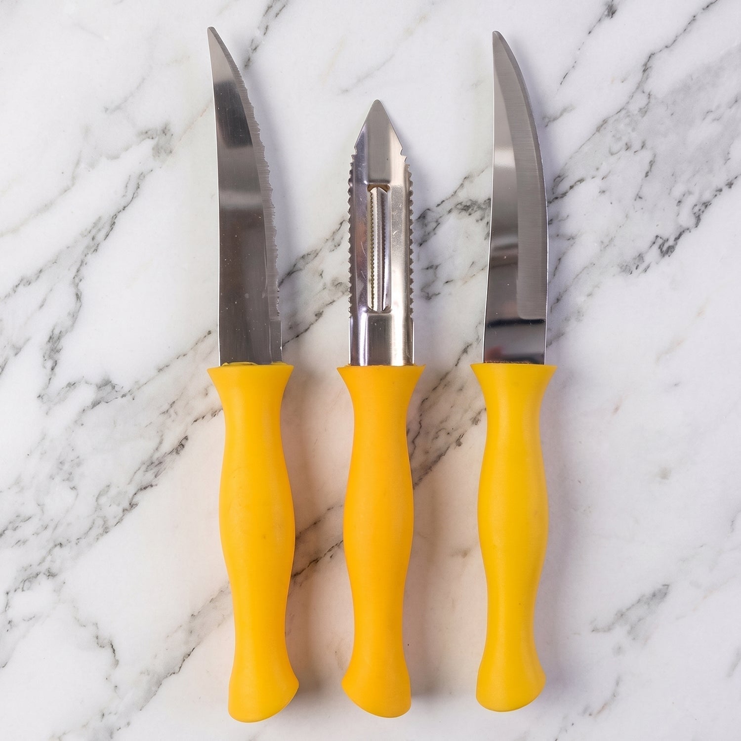 Detailed view of knife and peeler blades