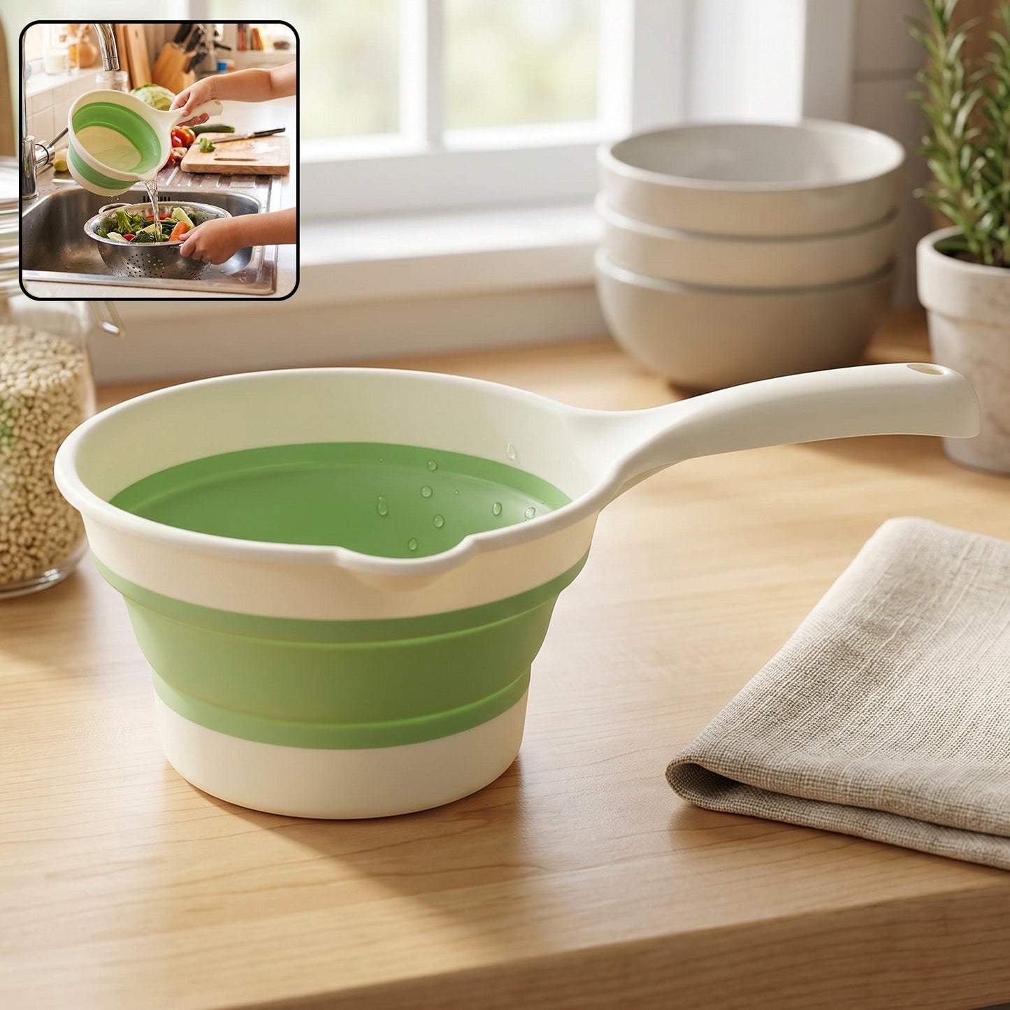 Foldable scoop for bathroom and kitchen use