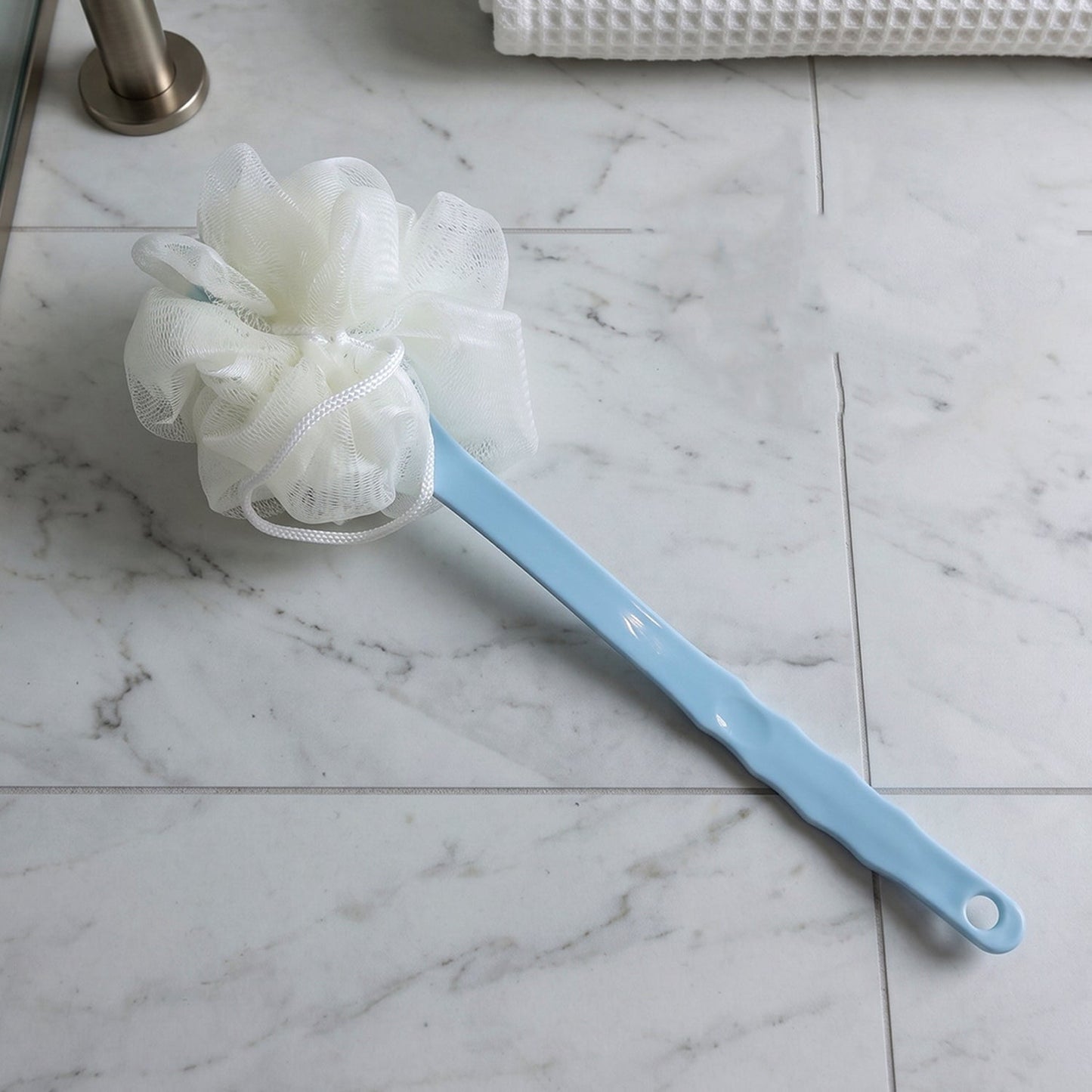 Ergonomic long handle brush for skin care