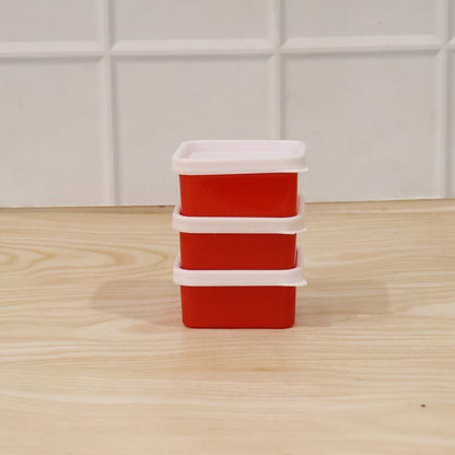 Lightweight plastic food storage boxes for daily household use