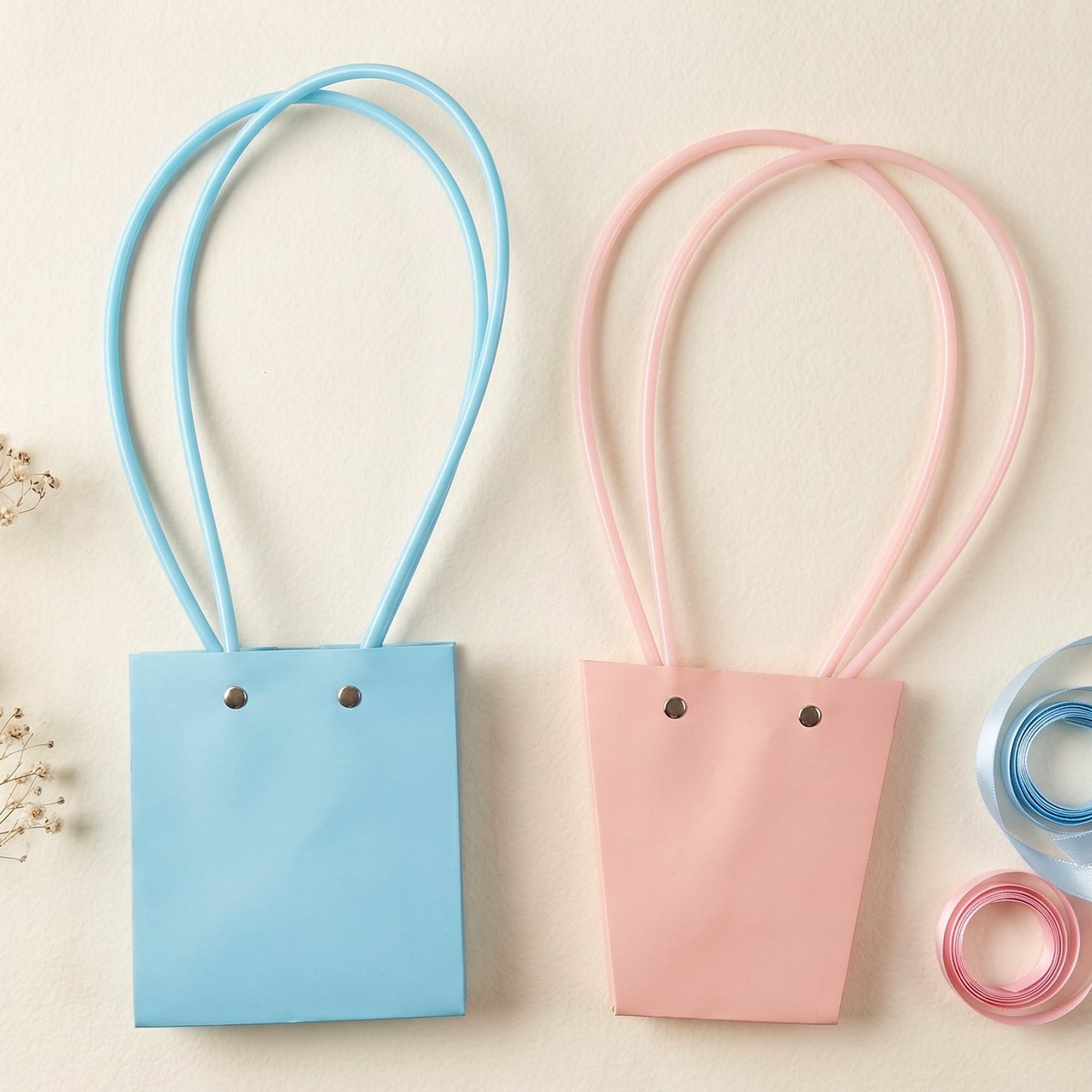 Flower bag suitable for bouquet wrapping