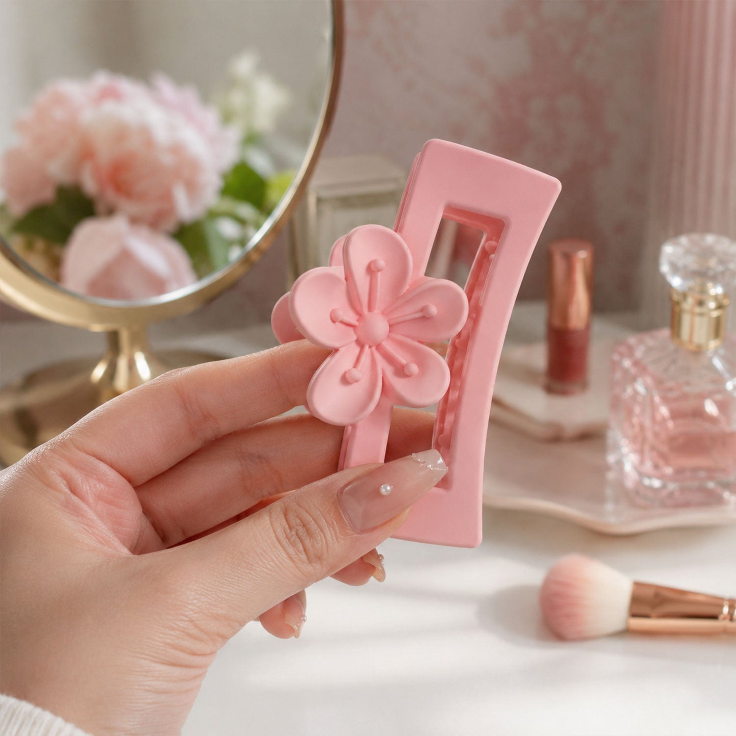 Elegant hair clip for daily hairstyling and special occasions