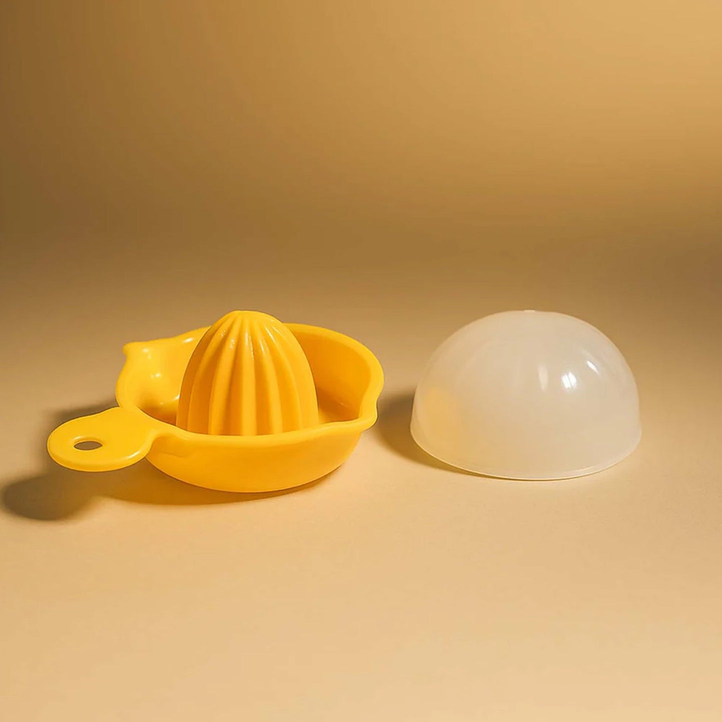 Kitchen tool for lemon squeezer for juice extraction