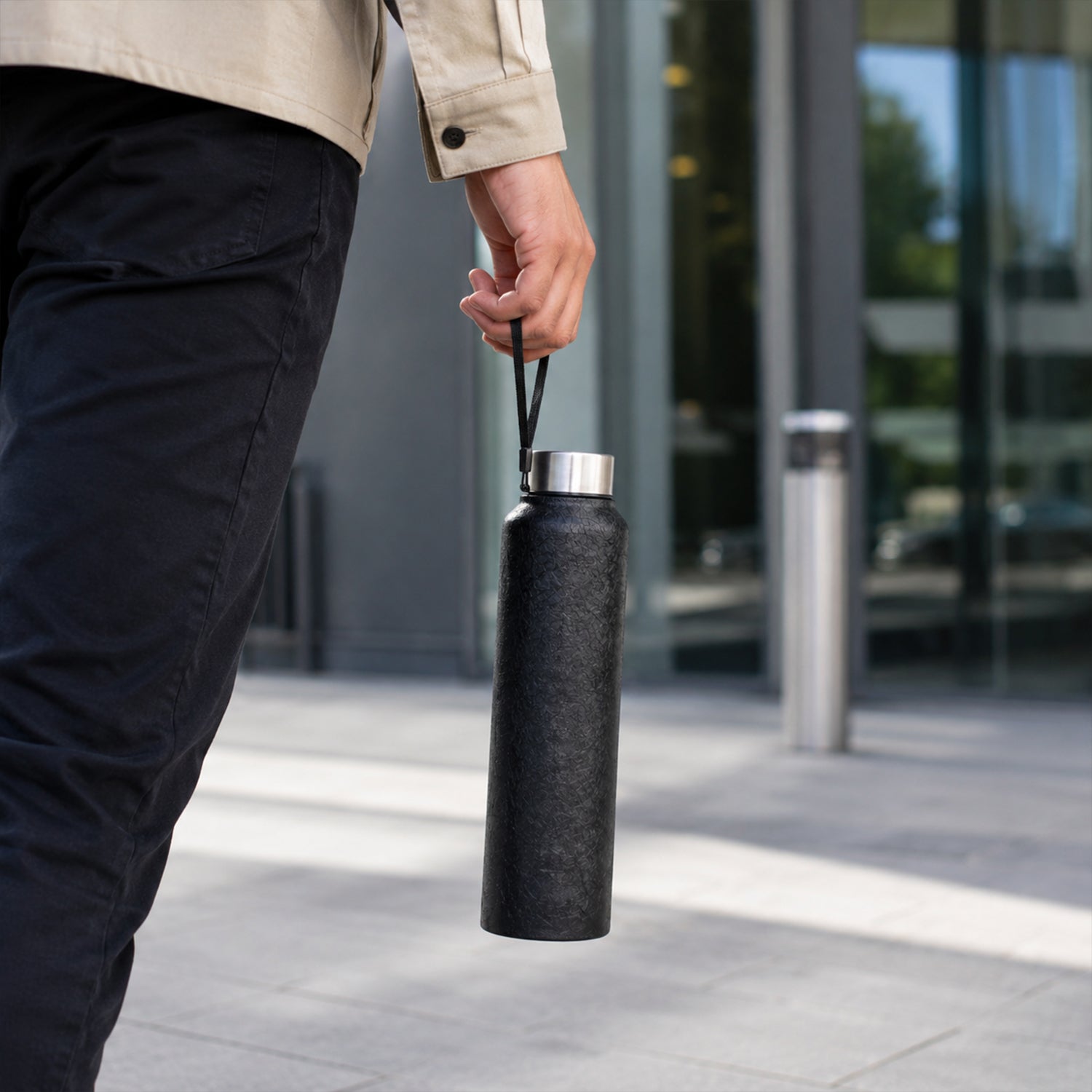 Leak-proof stainless steel water bottle with brush included